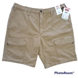 NWT Wrangler Heavyweight Hiker Cargo Shorts Beige Size 38